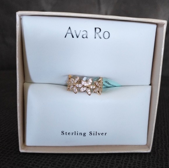 ✨️HP 2X✨️ Ava Ro🚣 Connecting Gold💛 Flowers🌼 Ring💍 - Picture 2 of 16